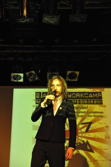 Spendenübergabe Projekt "Antifaschistisches Ravensbrück Workcamp" durch Kerstin Kaiser Spendenübergabe Projekt "Antifaschistisches Ravensbrück Workcamp" durch Kerstin Kaiser